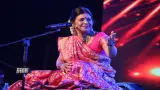 काशी विश्वनाथ में योगी-राजनाथ ने बांटा केक, नायडू-पासवान भी पहुंचे; नागा साधु ने बजाया डमरू, मालिनी अवस्थी ने गाया सोहर