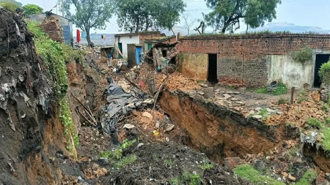 Dhanbad Chhatabad Land Subsidence: Around 55 Houses at Risk, 500 People Affected