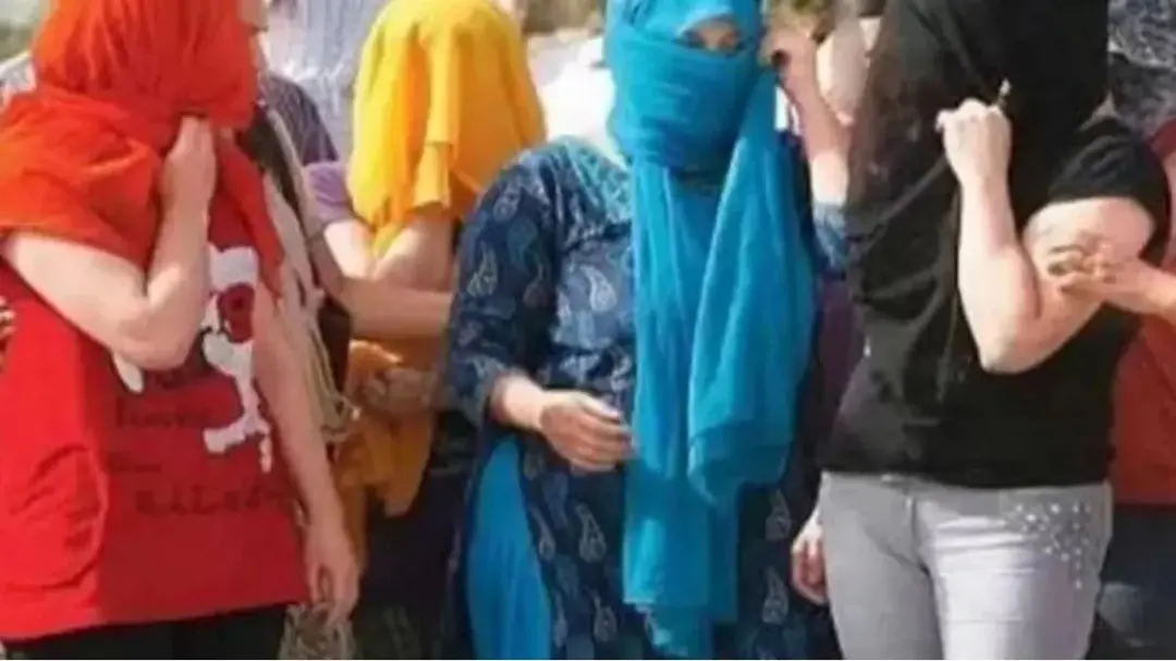 अलीगढ़ के स्काई ब्ल्यू होटल में देह व्यापार का आरोप, होटल संचालक समेत सात जेल