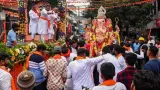 हरिद्वार में पुलिसकर्मी के बेटे से मारपीट, बीच-बचाव करने पहुंचे पिता से भी गाली-गलौज; वीडियो वायरल