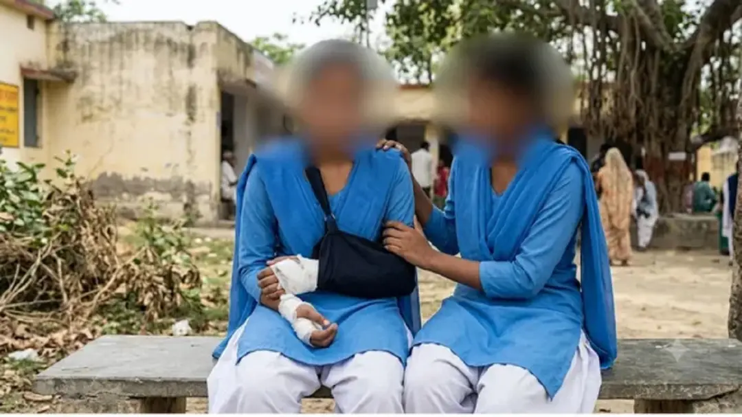 मुजफ्फरपुर में दो नाबालिग छात्राओं पर चाकू से हमला, परीक्षा देने जा रही थीं; इलाज के बाद अस्पताल से छुट्टी