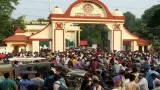 DDU में दो छात्र गुटों में झड़प, पुलिस ने संभाला मोर्चा; छात्रसंघ चुनाव को लेकर गरमाया माहौल
