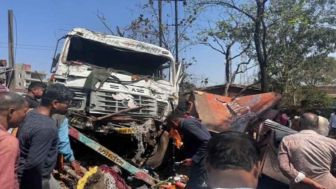 हजारीबाग में ट्रेलर की चपेट में आने से शिक्षिका की मौत, होली क्रॉस स्कूल की सोनाली लता ने गंवाई जान