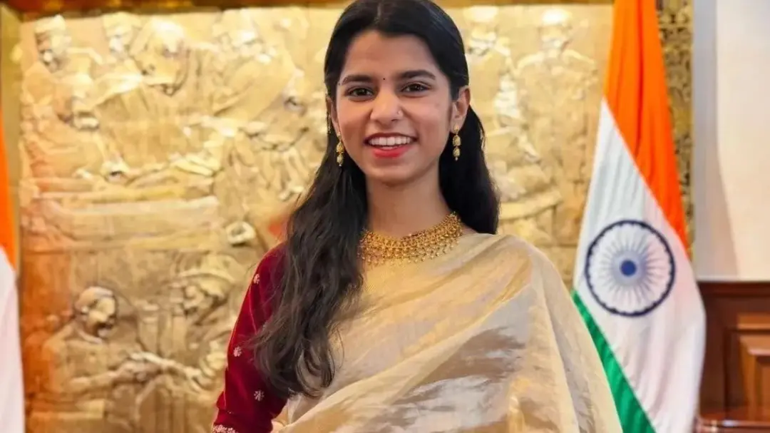 व्आइकन बनाकर वोट दिया, लेकिन अंबानी के यहां परफॉर्म कर रही हैं’; मैथिली ठाकुर पर प्रशांत किशोर का तंज