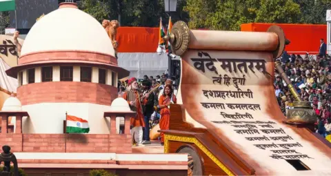 Vande Mataram Row: छह अंतरे अनिवार्य करने के खिलाफ याचिका पर सुप्रीम कोर्ट में सुनवाई, केंद्र से 2 हफ्ते में मांगा जवाब