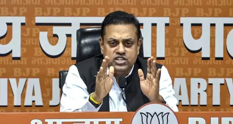 SIR বিতর্কে কংগ্রেসকে নিশানা সম্বিত পাত্রার, নবীন চাওলার প্রসঙ্গ তুলে নির্বাচন কমিশনের নিয়োগব্যবস্থার পক্ষে সওয়াল