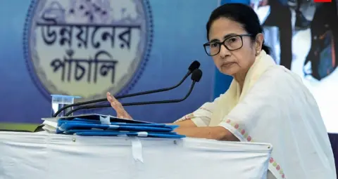 SIR Controversy: ममता बनर्जी ने CEC ज्ञानेश कुमार की गिरफ्तारी की मांग की, बोली- SIR वाले राज्यों में दोबारा चुनाव'