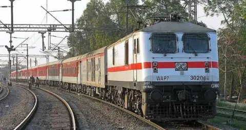 Kolkata-Banaras Puja Special Train: दुर्गापूजा, Diwali और Chhath पर मिलेगी सुविधा, 5 स्टेशनों पर ठहराव