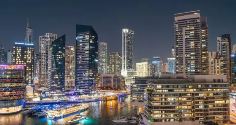Dubai Jobs 2026: दुबई में 200 कंस्ट्रक्शन जॉब्स, 10वीं पास के लिए मौका, ₹38 हजार तक सैलरी