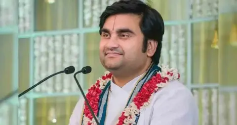 इंद्रेश महाराज ने Gen-Z से की रिलेशनशिप, करियर और भक्ति पर चर्चा, बोले- फैसले खुद लेना सीखें