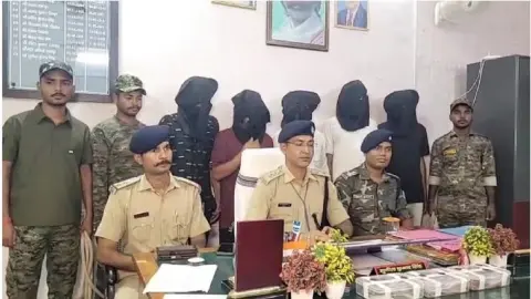 Five Arrested for Allegedly Robbing ₹31.90 Lakh After Posing as Narcotics Officials in Jharkhand