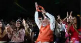 PM Modi Bhajan Clubbing: दिल्ली में भजन क्लबिंग कार्यक्रम में शामिल हुए प्रधानमंत्री मोदी, बजाई डफली और लगाए ताल