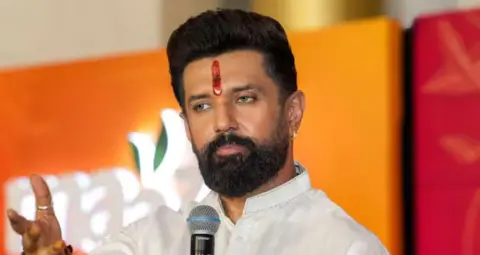 SIR Controversy: चिराग पासवान ने चुनाव आयोग को दी सलाह, बोले- 'अपनी बात मजबूती से जनता के सामने रखें'