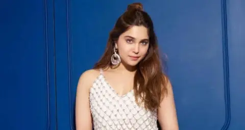 Sharvari Wagh करियर के 6 साल बाद माता-पिता को शूटिंग सेट पर क्यों बुलाया? बताई खास वजह