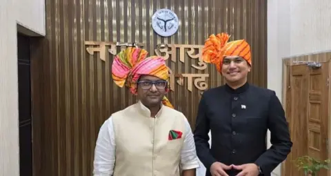 UPSC Success Story: विदेश की नौकरी छोड़ बिना कोचिंग IAS बने प्रेम प्रकाश मीणा