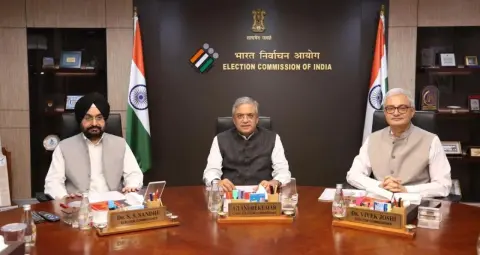 Election Commission Row: ज्ञानेश कुमार, सुखबीर सिंह संधू और विवेक जोशी की बैठक, आगे फैसलों में बढ़ेगा समन्वय