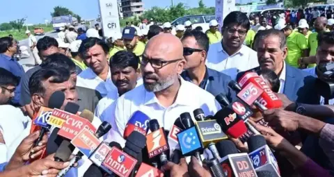 निजामाबाद MP अरविंद ने ECI का किया बचाव, कांग्रेस पर संवैधानिक संस्थाओं को कमजोर करने का आरोप