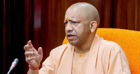 सीएम योगी का जनता दर्शन, गरीब की जमीन कब्जामुक्त कराने और दबंगों पर सख्त कार्रवाई के निर्देश
