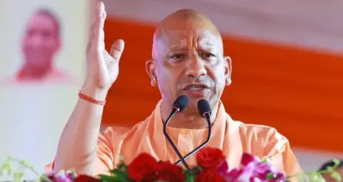 गोरखपुर में CM योगी बोले- AI जवाब देता है, लेकिन अच्छी किताबें सवाल करना सिखाती हैं