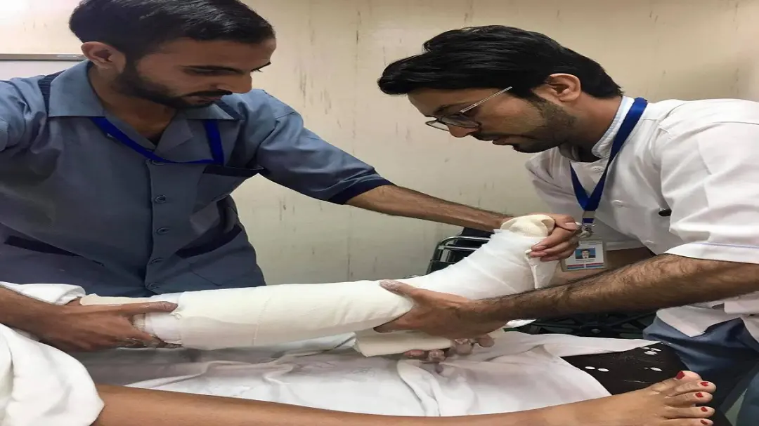 दरभंगा मेडिकल कॉलेज के ऑर्थोपेडिक विभाग में रैपिडुर नहीं, फ्रैक्चर मरीजों को बाहर से खरीदना पड़ रहा प्लास्टर का सामान