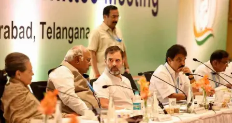 CEC জ্ঞানেশ কুমারকে অপসারণের দাবি ও SIR নিয়ে CWC বৈঠকে কংগ্রেসের কৌশল আলোচনা
