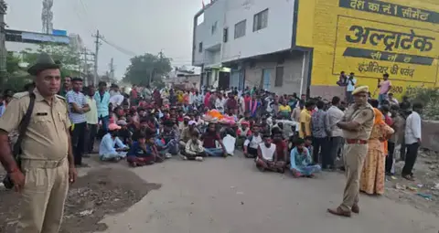 जोधपुर में अंतिम संस्कार की जगह को लेकर विवाद, शव सड़क पर रखकर प्रदर्शन