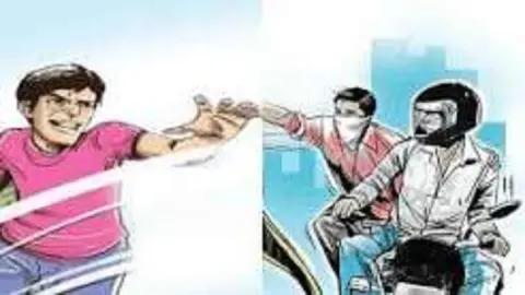 Patna Kurji Chain Snatching: Motorcycle-Borne Man and Woman Flee With Gold Chain Worth Around Rs 7 Lakh