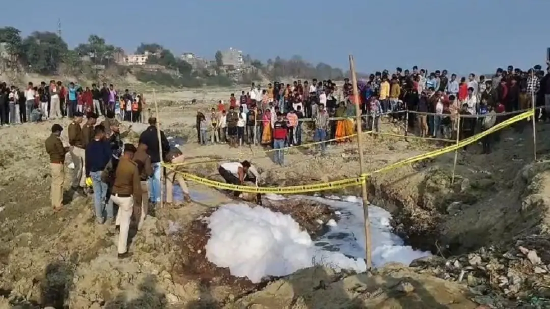 मुजफ्फरपुर में सड़क किनारे मिला युवक का शव, चेहरे पर चोट के निशान से हत्या की आशंका