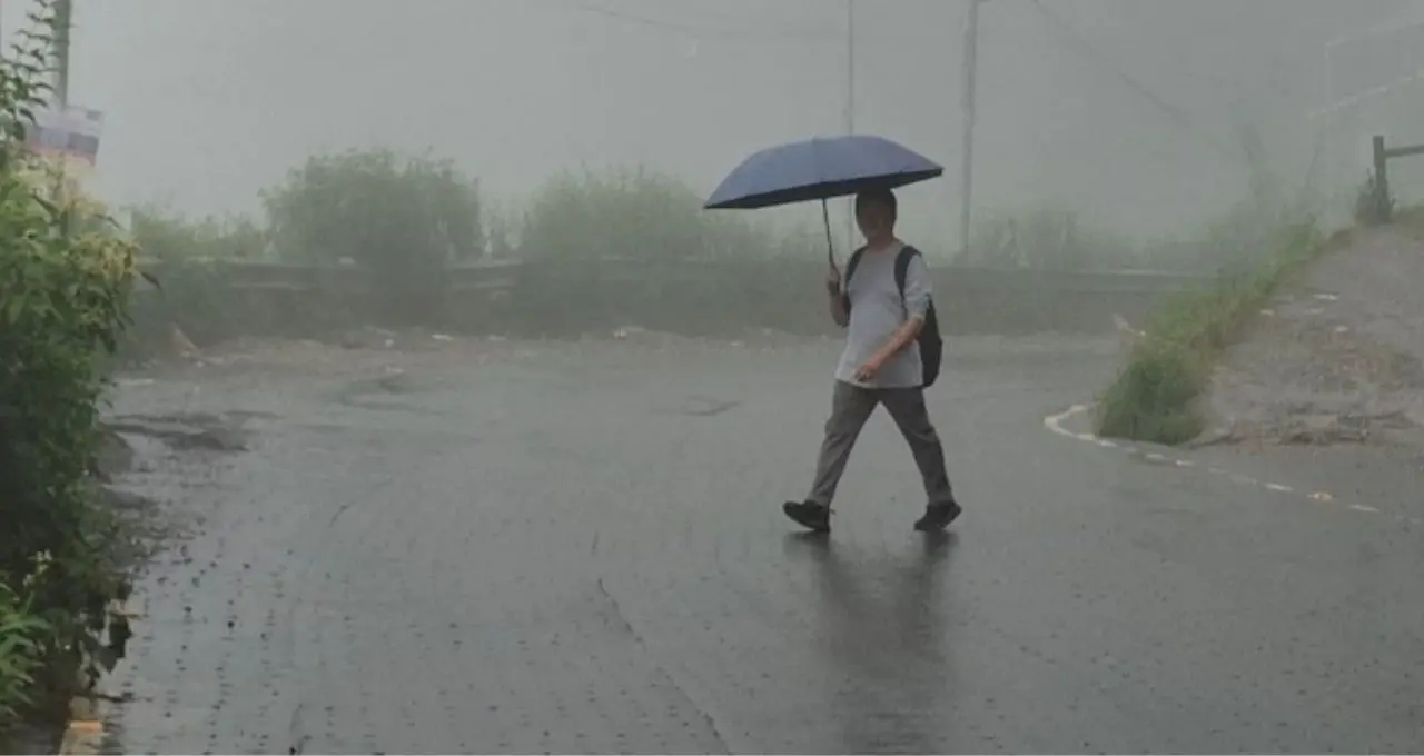 IMD Weather Alert: বাংলায় ফের জোড়া নিম্নচাপের প্রভাব! কলকাতা থেকে দুর্গাপুর, শিলিগুড়ি থেকে মালদা—কোথায় কবে ভারী বৃষ্টি?