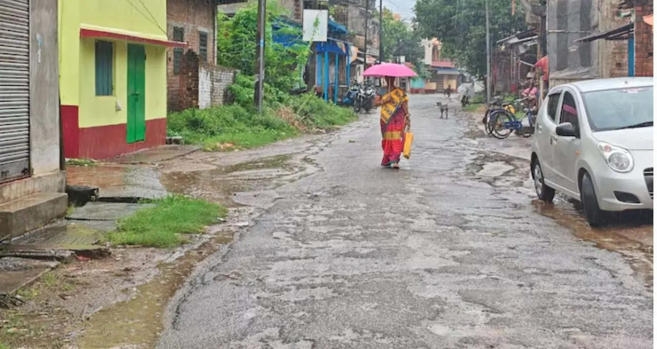 South Bengal Weather Alert: নিম্নচাপের প্রভাবে দক্ষিণবঙ্গে দুর্যোগের আশঙ্কা, জেলায় জেলায় ভারী বৃষ্টি! কলকাতা-সহ কোথায় কেমন আবহাওয়া?
