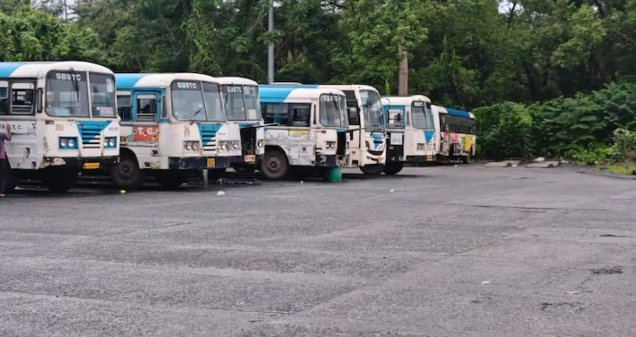 South Bengal Weather Alert: নিম্নচাপের প্রভাবে দক্ষিণবঙ্গে দুর্যোগের আশঙ্কা, জেলায় জেলায় ভারী বৃষ্টি! কলকাতা-সহ কোথায় কেমন আবহাওয়া?
