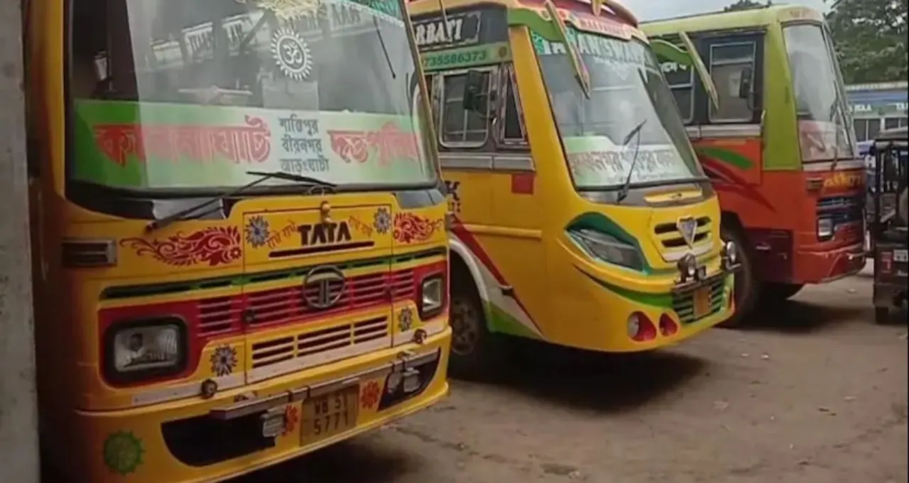Nadia Bus Strike: নদিয়ায় অনির্দিষ্টকালের বাস ধর্মঘট! ৪০০-র বেশি বাস বন্ধ, চরম ভোগান্তিতে নিত্যযাত্রীরা
