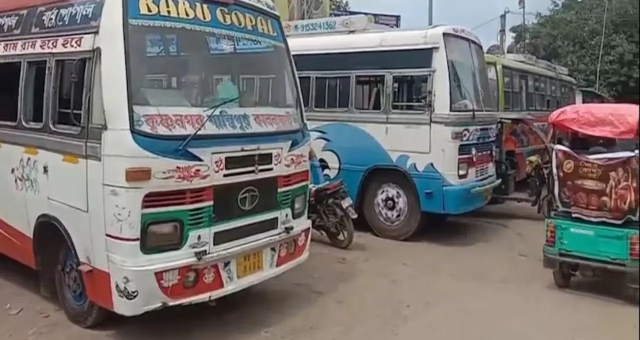 Nadia Bus Strike: নদিয়ায় অনির্দিষ্টকালের বাস ধর্মঘট! ৪০০-র বেশি বাস বন্ধ, চরম ভোগান্তিতে নিত্যযাত্রীরা
