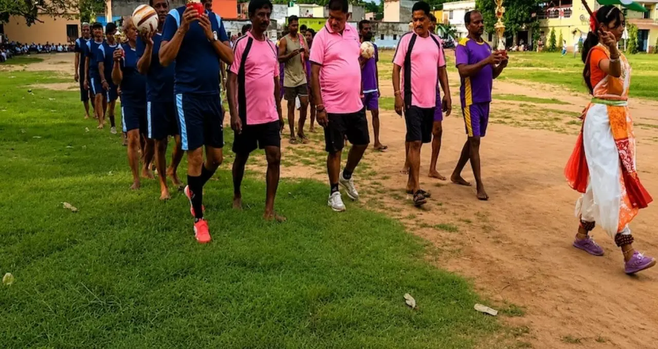 Senior Citizen Football Tournament: ষাট পেরিয়েও মাঠে তারুণ্যের ছোঁয়া! জমজমাট ফুটবল লড়াইয়ে শেষ হাসি হাসল কোন দল?
