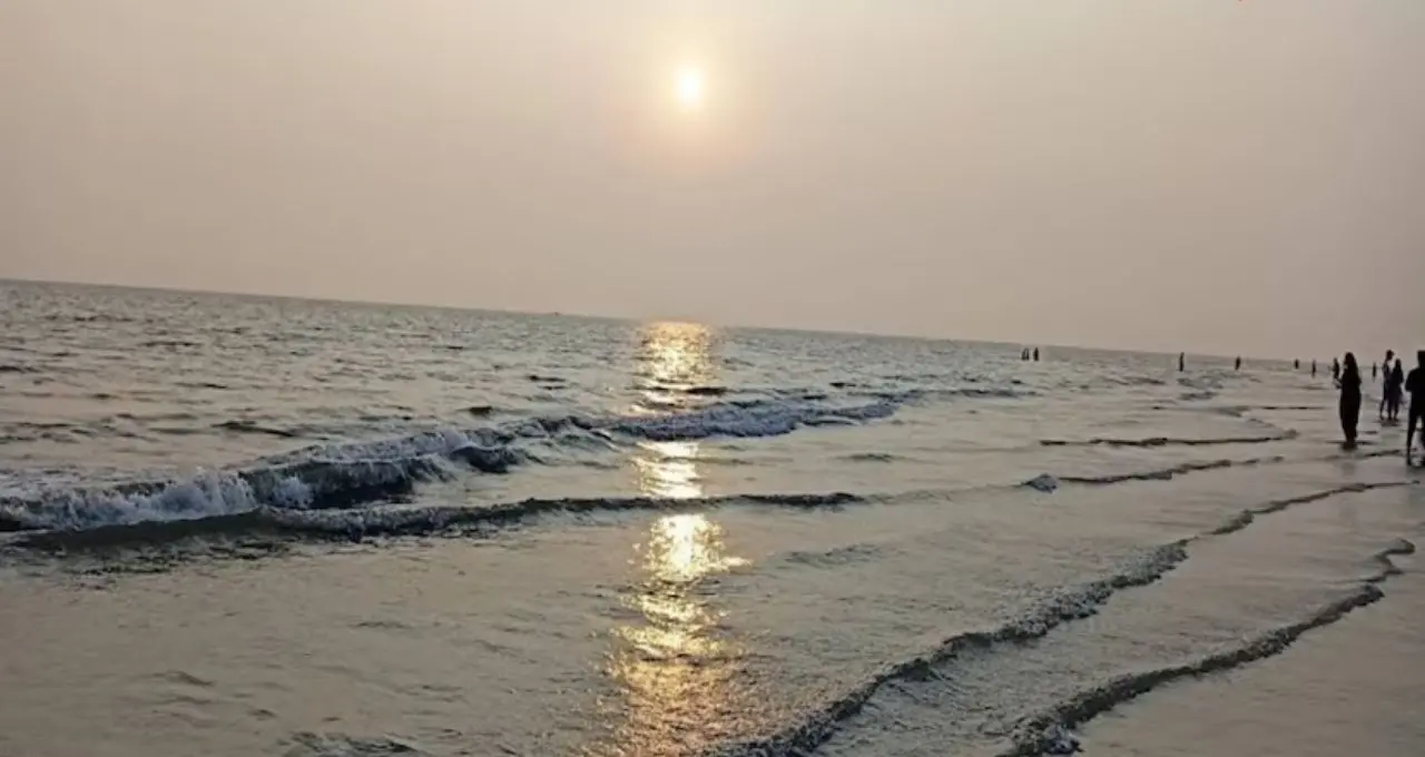 Sea Beach: কলকাতার কাছেই নিরিবিলি সমুদ্রের ঠিকানা! সঙ্গীর সঙ্গে কাটান দারুণ সময়, কৌশিকী অমাবস্যায় দেখুন উত্তাল ঢেউ