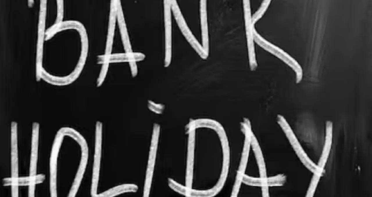 Bank Holidays September 2026: সেপ্টেম্বরে ১৩ দিন ব্যাঙ্ক বন্ধ! কোন কোন তারিখে ছুটি, জেনে নিন ATM-UPI পরিষেবার নিয়ম
