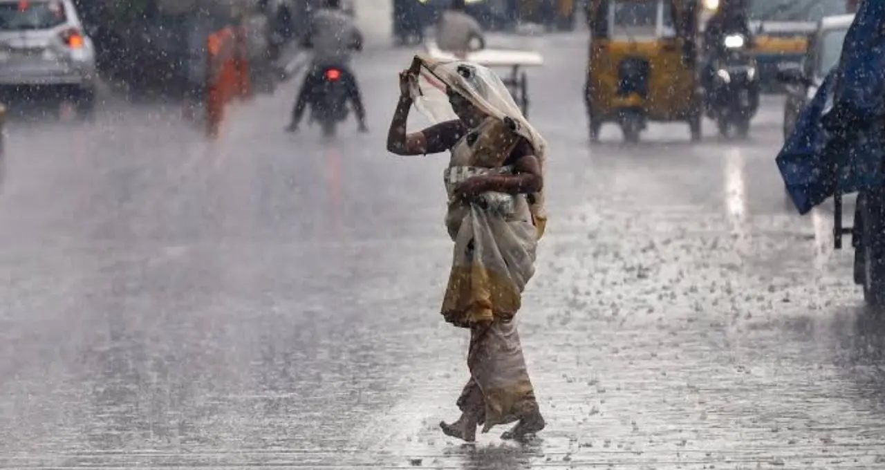 Weather Alert: 23 राज्यों में भारी बारिश और आंधी का अलर्ट, 75 किमी प्रति घंटे तक चल सकती है हवा

