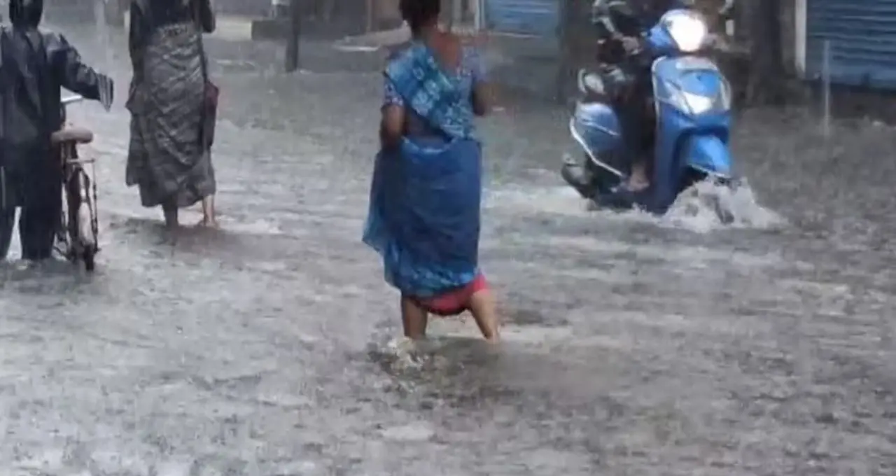 IMD Weather Alert: উত্তরবঙ্গে ফের দুর্যোগের ভ্রুকুটি! ৪ দিন টানা ঝড়-বৃষ্টি, ২ জেলায় কমলা সতর্কতা, কোথায় কতটা বৃষ্টি?
