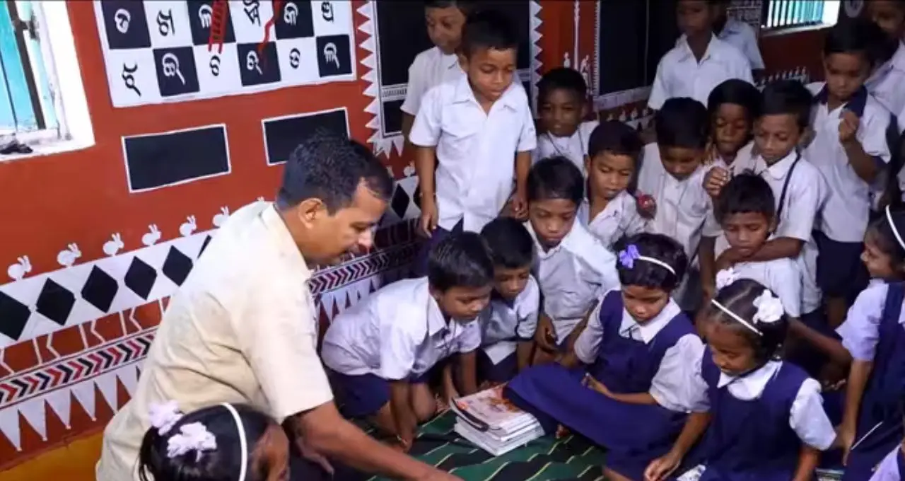 Success Story: मां ने बर्तन मांजकर पढ़ाया, अखबार बेचकर पढ़े द्वीति चंद्र साहू बने नेशनल अवॉर्डी टीचर