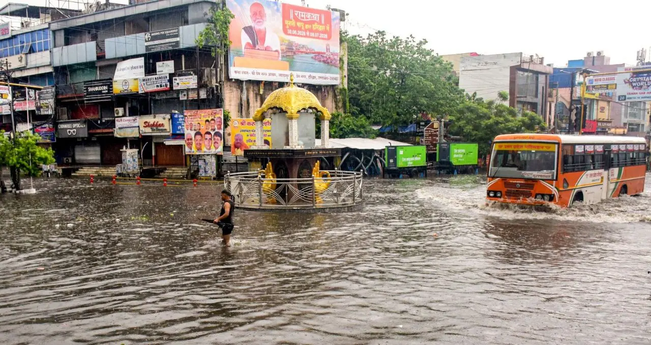 IMD Weather Alert: झारखंड, बिहार और ओडिशा समेत 21 राज्यों में भारी बारिश का अलर्ट, कई इलाकों में बाढ़ का खतरा