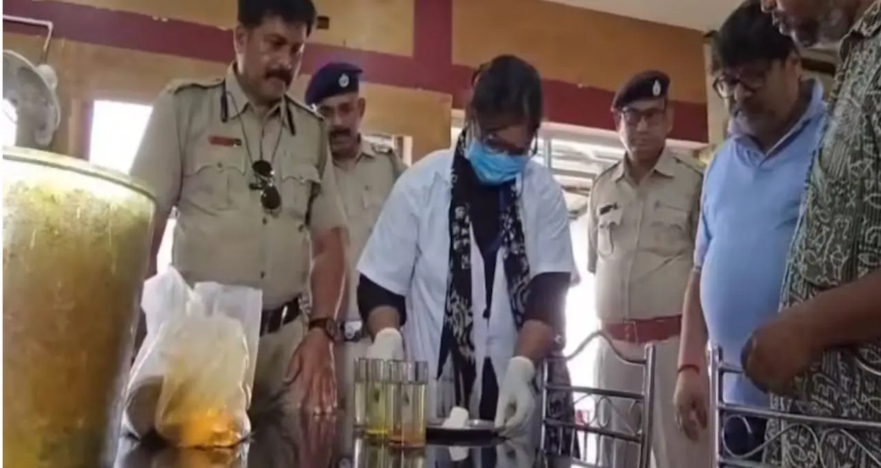 শক্তিগড়ের ল্যাংচা-ধাবায় হঠাৎ খাদ্য সুরক্ষা অভিযান! নষ্ট করা হল ১০০-১৫০ প্যাকেট শরবত, কী পেল প্রশাসন?
