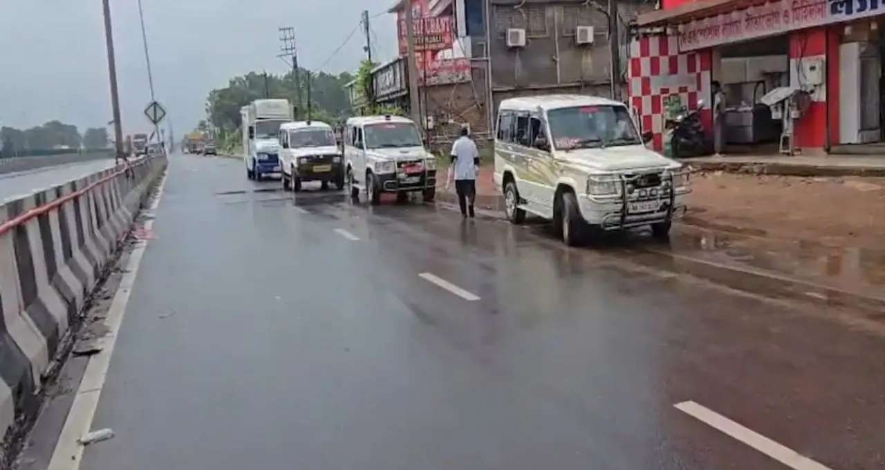 শক্তিগড়ের ল্যাংচা-ধাবায় হঠাৎ খাদ্য সুরক্ষা অভিযান! নষ্ট করা হল ১০০-১৫০ প্যাকেট শরবত, কী পেল প্রশাসন?
