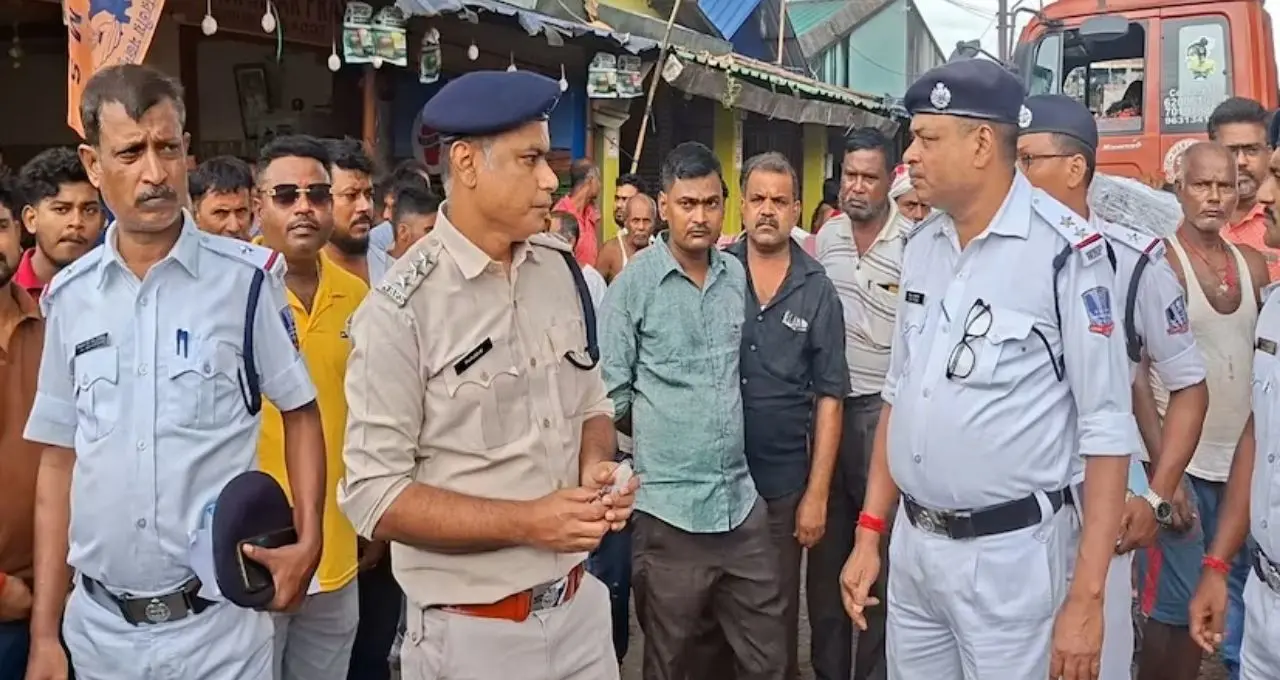 দোকানে প্লাস্টিক ক্যারি ব্যাগ রাখলেই জরিমানা! শিলিগুড়িতে কড়া অভিযান, ব্যবসায়ীদের ৭ দিনের ‘ডেডলাইন’
