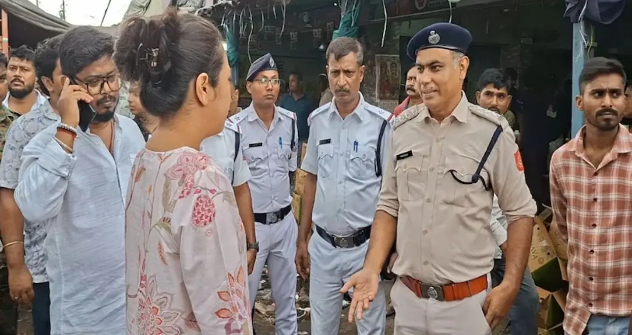দোকানে প্লাস্টিক ক্যারি ব্যাগ রাখলেই জরিমানা! শিলিগুড়িতে কড়া অভিযান, ব্যবসায়ীদের ৭ দিনের ‘ডেডলাইন’
