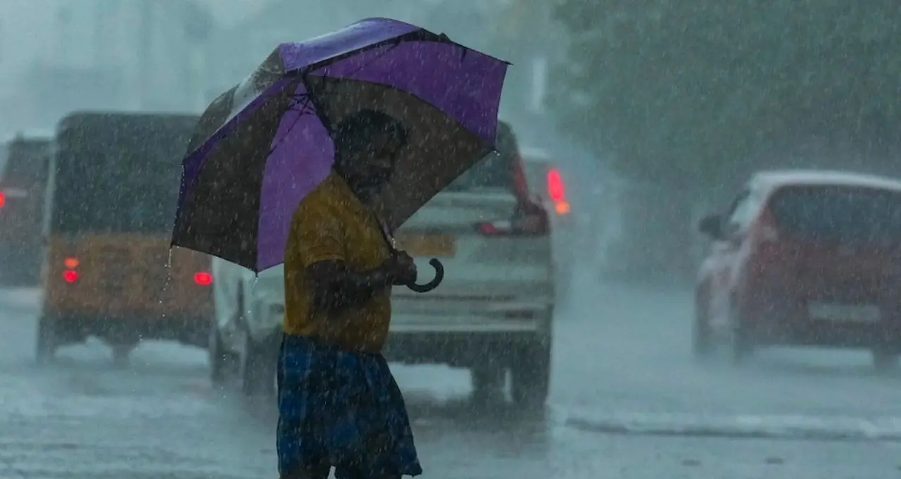 কালই বদলে যাবে আবহাওয়া! ১৯ রাজ্যে ভারী বৃষ্টির সঙ্গে ঝড়-বজ্রপাতের সতর্কতা, সমুদ্রে ৬৫ কিমি বেগে হাওয়া
