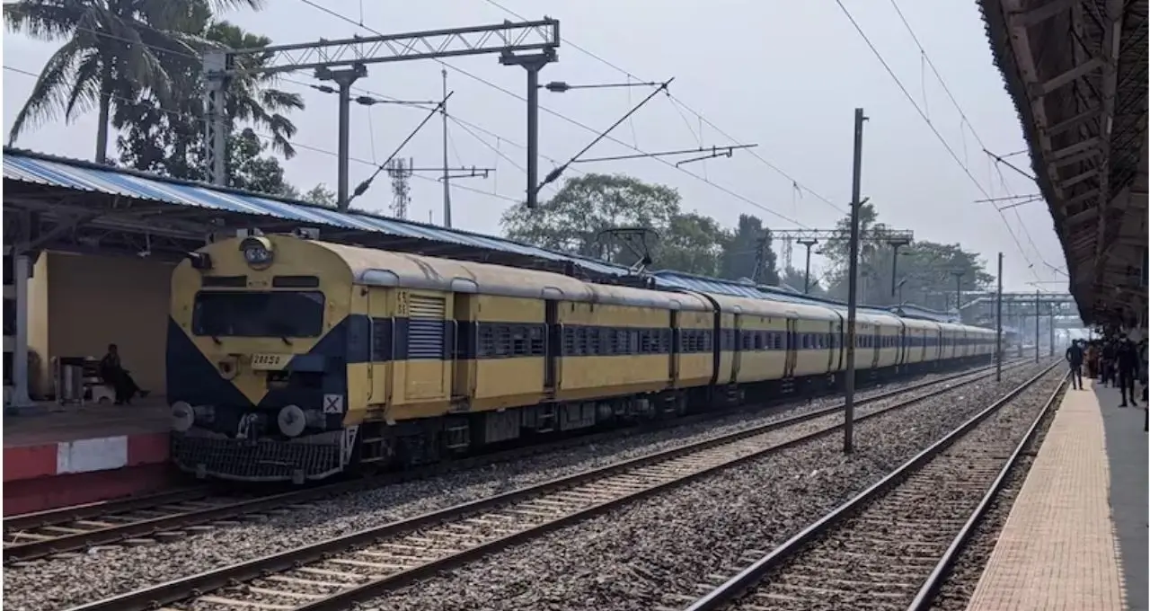 Indian Railways: সেপ্টেম্বরের শুরুতেই বড় ধাক্কা রেলযাত্রীদের! আদ্রা ডিভিশনে বাতিল একাধিক ট্রেন, বদলাল বেশ কয়েকটির রুট