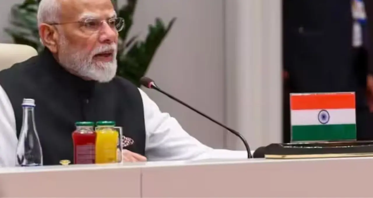 Modi on Pakistan: সামনে শাহবাজ শরিফ, সন্ত্রাসবাদ নিয়ে মোদির কড়া বার্তা! ‘দ্বিমুখী নীতির কোনও জায়গা নেই’
