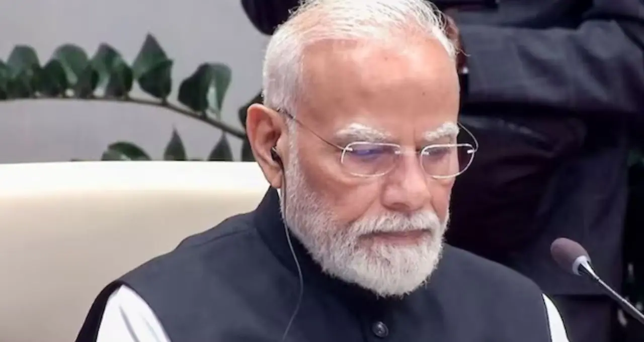 Modi on Pakistan: সামনে শাহবাজ শরিফ, সন্ত্রাসবাদ নিয়ে মোদির কড়া বার্তা! ‘দ্বিমুখী নীতির কোনও জায়গা নেই’
