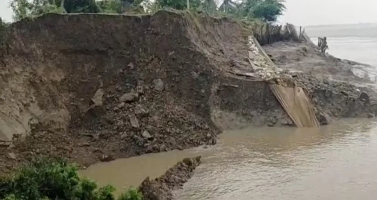 Muriganga River Erosion: ২৪ ঘণ্টায় ভয়াবহ বদল! গঙ্গাসাগরের প্রবেশদ্বারে মুড়িগঙ্গার পাড়ে ধস, আতঙ্কে কশতলার বাসিন্দারা

