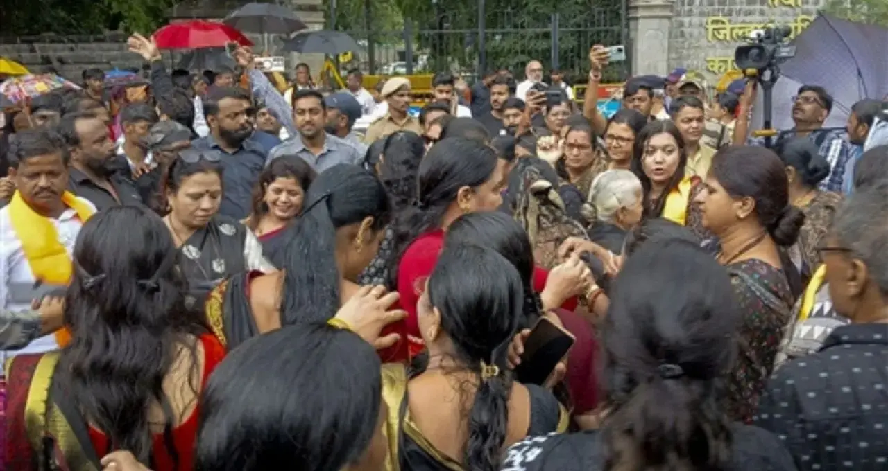 राहुल गांधी के नासिक दौरे पर भाजपा का प्रदर्शन, महिला आरक्षण को लेकर कांग्रेस से मांगा जवाब